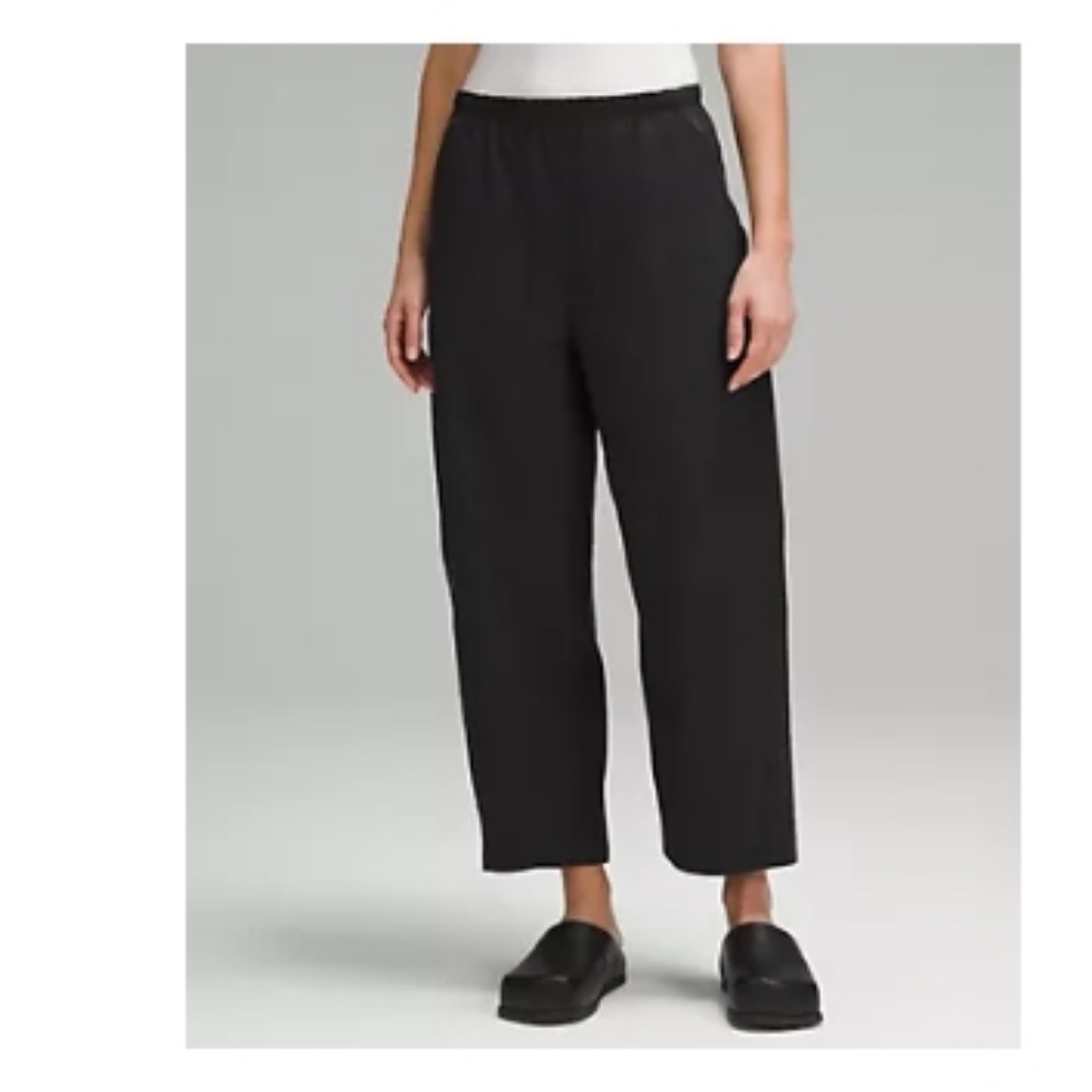 Lightweight Mid-Rise Barrel-Leg Cropped Pant